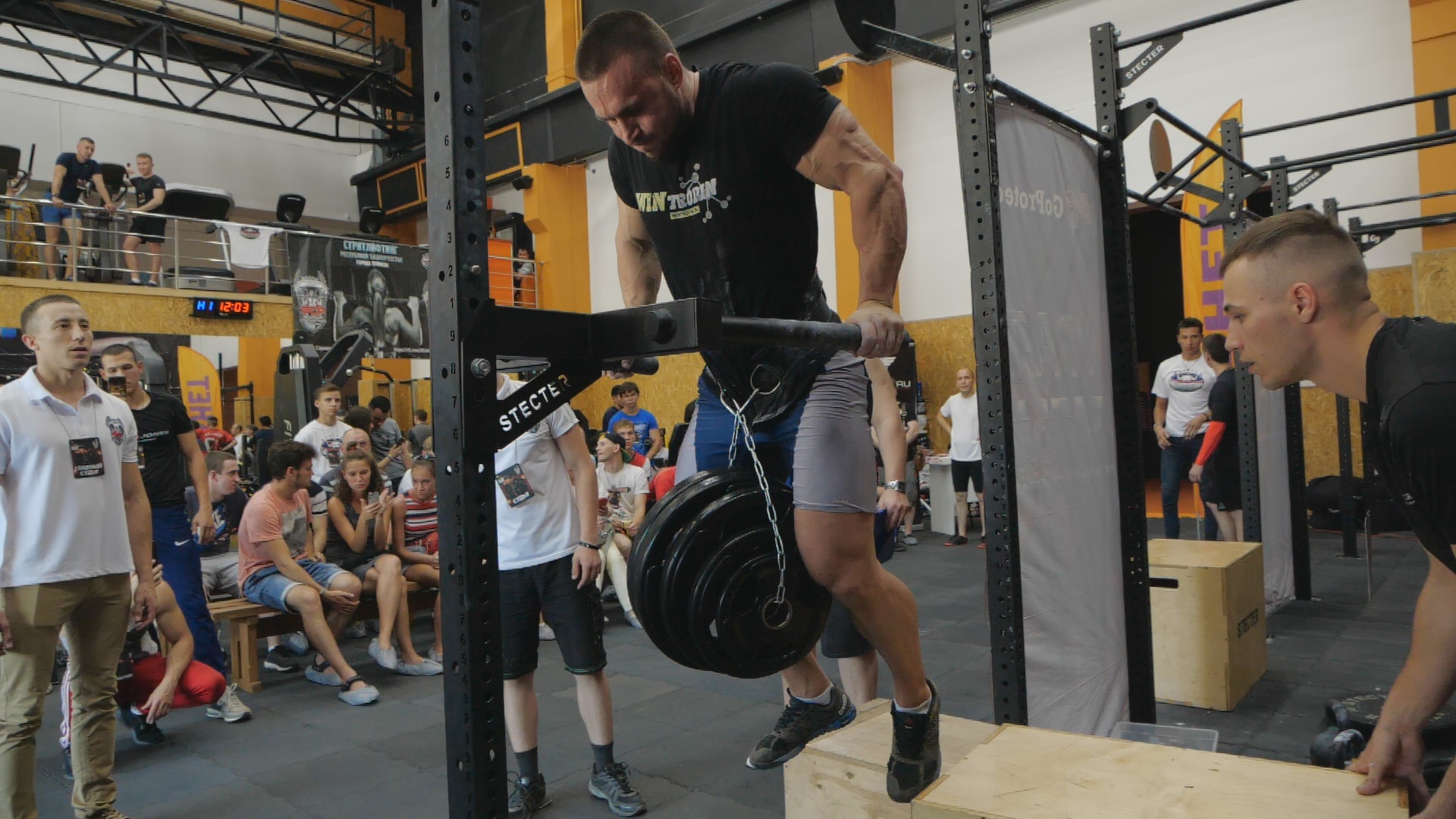 skrin-utv--podtyagivajsya--v-ufe-vpervyie-proshel-turnir-po-stritliftingu.jpg